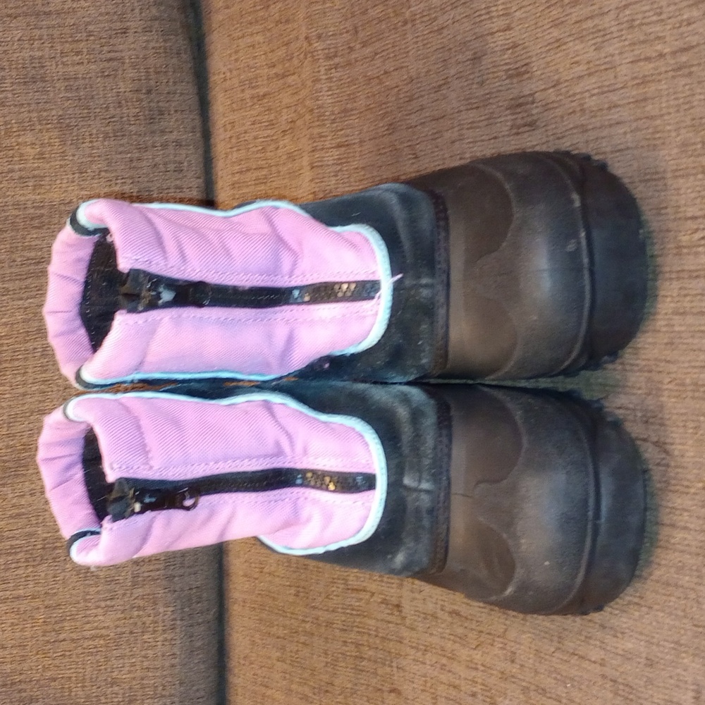 Girls snow boots size 4